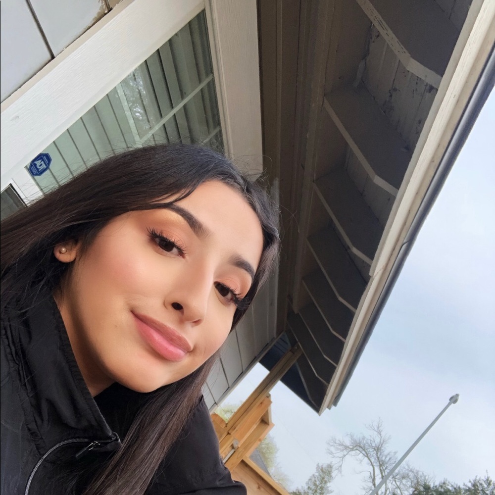 Meet your Posher, Cecilia